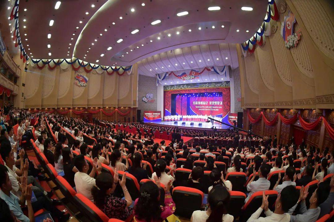 京都不死鸟 v 大阪飞脚
_金正恩会见俄文化部长京都不死鸟 v 大阪飞脚
，一起观看俄、朝文艺工作者公演