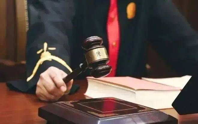 皇冠信用开户申请_会计主任被调岗干保洁！虽薪资不变皇冠信用开户申请，但拒服从安排！公司：旷工，辞退！双方闹至法院…