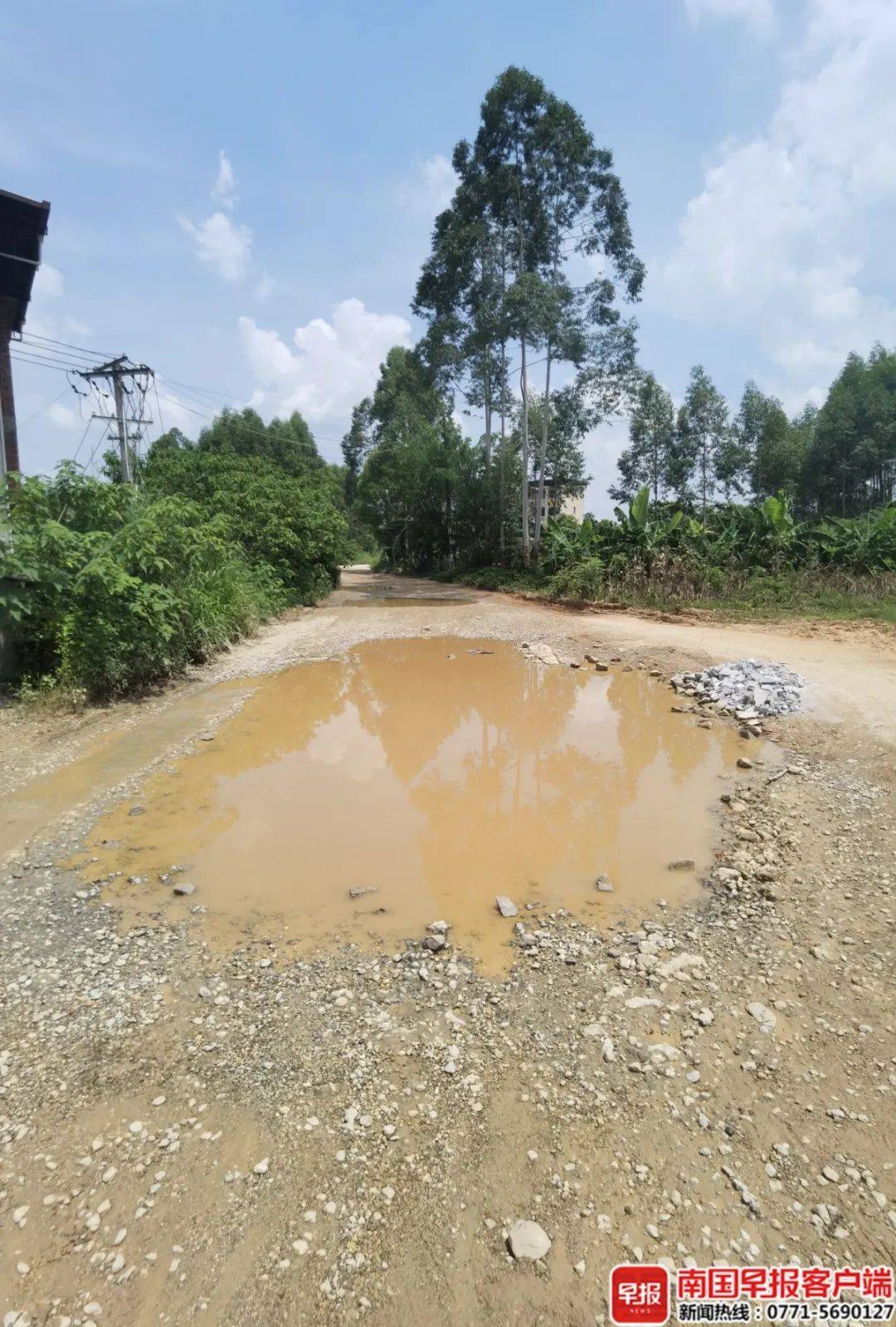 怎么申请皇冠信用网_南宁一“白改黑”道路被打烂怎么申请皇冠信用网，两年多未完工！部门回应：正重新招标