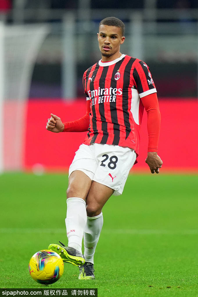 皇冠信用網足球代理_AC米兰引援动态：拉比奥特转会传闻与阿莱格里关系背后的故事