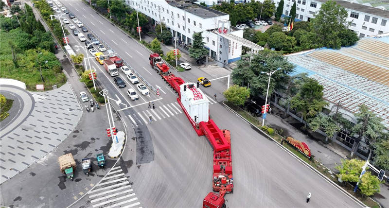 英雄联盟：ROAD OF LEGENDS(5场3胜）_安徽淮南：400吨“巨无霸”安全抵达