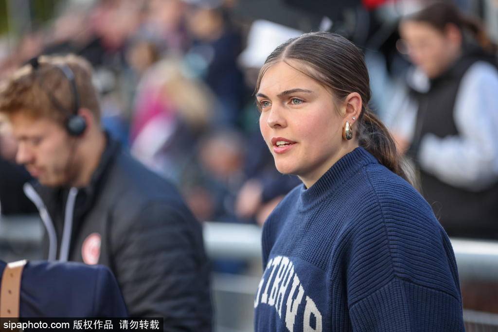 西布朗 vs 德比郡 | VAR争议解析：皇马直红误判背后的战术思考与裁判逻辑